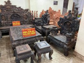 Bộ sản phẩm gồm 6 đôn ghế sử dụng đa công năng, vừa để ngồi, vừa là kệ trưng bày. Với kích thước lớn, bộ 12 món Rồng đỉnh gỗ mun hoa phù hợp với không gian phòng khách rộng trên 16m2