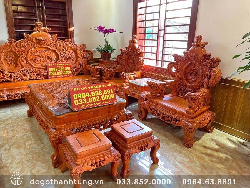 Toàn bộ sản phẩm được chế tác 100% gỗ gõ đỏ nguyên khối và hoàn thiện sơn PU dưỡng gỗ cao cấp.