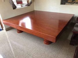 Sập hộp có thể sử dụng thay thế bàn trà phòng khách, sập thờ hoặc giường ngủ - rất đa dạng công năng