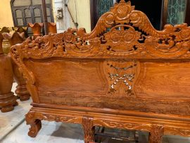 Các họa tiết hoa văn được thể hiện qua bàn tay khéo léo, tài tình của những người thợ thủ công tay nghề cao