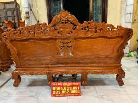 Mặt sau chương ghế được đục khắc cẩn thận - điểm khác biệt giữa hàng cao cấp và hàng bình dân