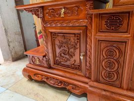 Cận cảnh bên phải kệ tv gỗ hương đá, hàng cao cấp sơn PU bóng mịn