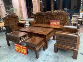 Mẫu bàn ghế phòng khách tân cổ điển màu nâu cánh gián phù hợp với gia chủ yêu thích nét cổ xưa mà vẫn muốn có nét tân thời và sang trọng