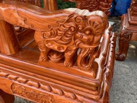Tay ghế liền đục Voi cách điệu cả con, hàng cao cấp nguyên khối không chắp ghép gỗ. Từng chi tiết được các nghệ nhân chăm chút tỉ mỉ như thả hồn vào từng nét chạm