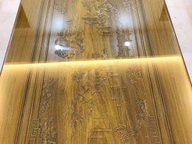 Mặt bàn nguyên khối với đường vân nét tạo ra phần sáng tối tự nhiên cho bức tranh phong thủy