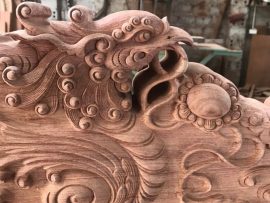 Chi tiết Phượng cách điệu trên đoản ghế
