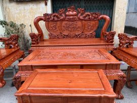 Vách đục Tam Sư vờn cầu: có ý nghĩa trong việc hóa giải tam sát, bách hổ, tà khí. Nét đục sâu và được chăm chút từng chi tiết nhỏ