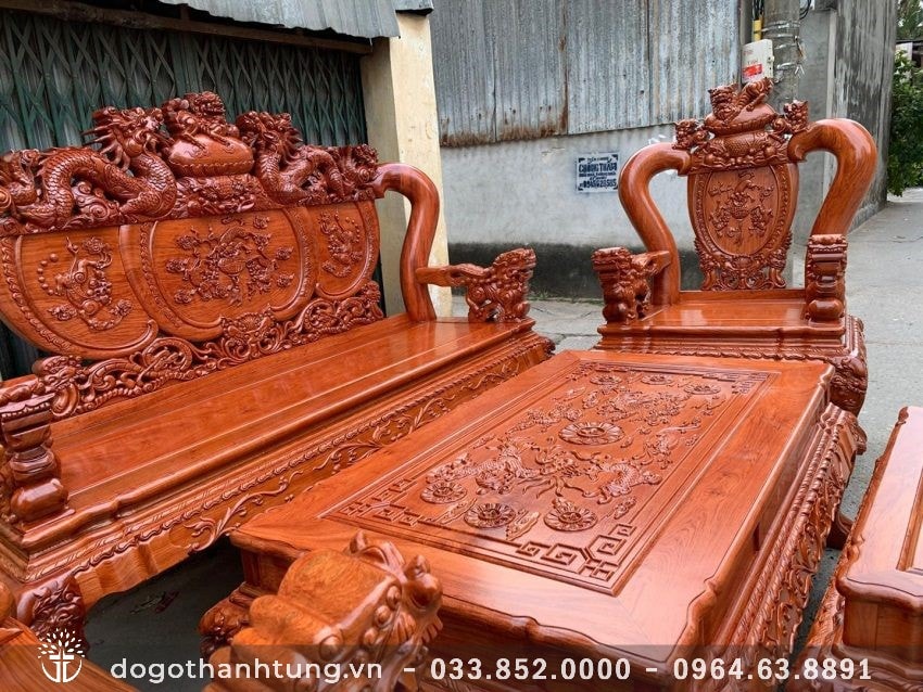 Mặt bàn đục tứ linh Long- Lân - Quy - Phụng: Tượng trưng cho sức mạnh của tự nhiên, đất trời mang đến những điều may mắn, tốt lành, thuận lợi trong cuộc sống cho gia chủ.