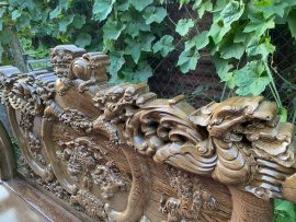 Cận cảnh chi tiết đục đẽo họa tiết siêu đỉnh, nét gọt sâu, dứt khoát bởi nghệ nhân lành nghề