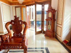 Đồng hồ quả lắc Tứ trụ, mặt đồng hồ dát vàng vô cùng sang trọng