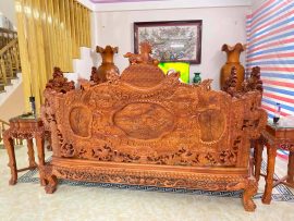 Là sản phẩm cao cấp nên mặt sau đoản cũng như mặt trước chạm khắc cẩn thận, phun sơn PU cao cấp trước sau như một.