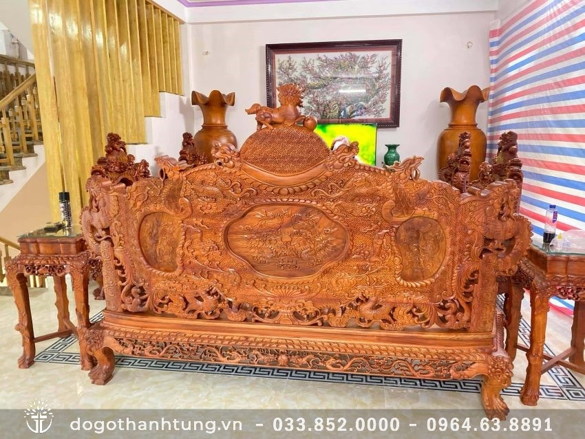 Là sản phẩm cao cấp nên mặt sau đoản cũng như mặt trước chạm khắc cẩn thận, phun sơn PU cao cấp trước sau như một.