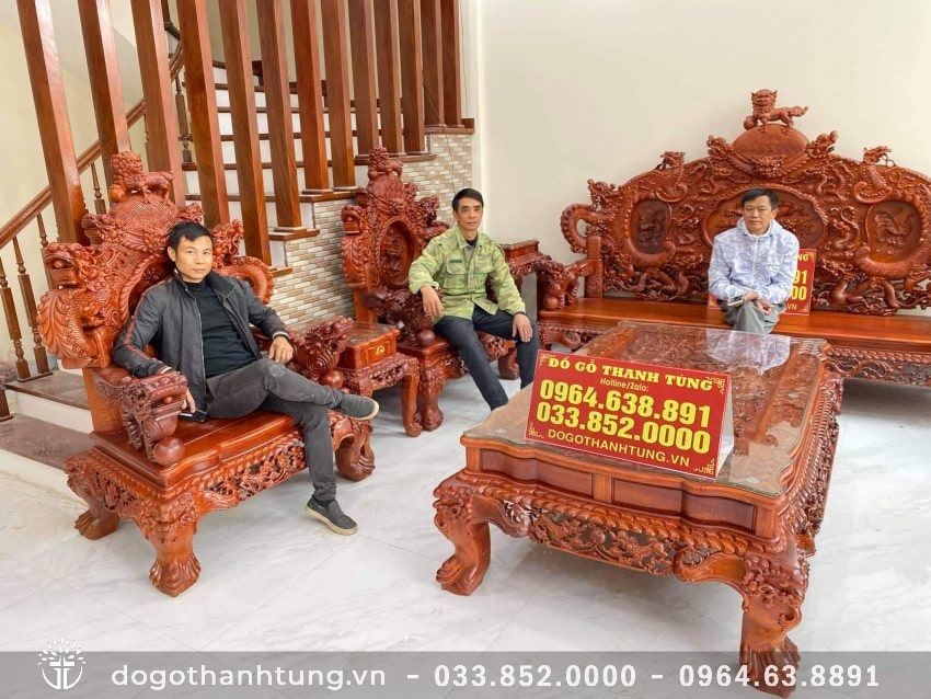 Không gian phòng khách trở nên sang trọng và đẳng cấp hơn với siêu phẩm Rồng khuỳnh Nghê đỉnh gỗ hương cao cấp