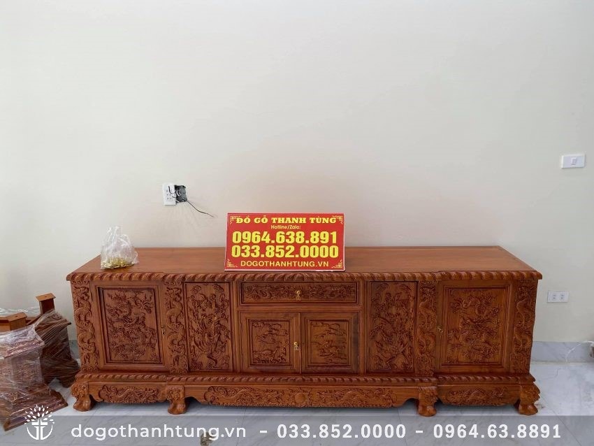 Kệ Tivi gỗ Hương chạm Tứ Linh - biểu tượng của sự cao sang, quyền quý, thu hút tài lộc, bình an cho gia chủ.