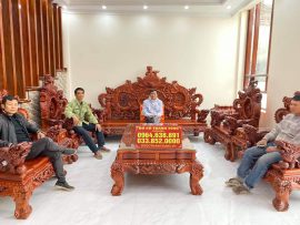 Bộ Bàn Ghế Rồng Đỉnh nguyên khôi gỗ Hương, hàng đục chạm nhiều và kỳ công từng chi tiết nhỏ. 