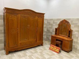 Bàn trang điểm gỗ gõ đỏ sơn PU đồng màu với tủ và giường ngủ.