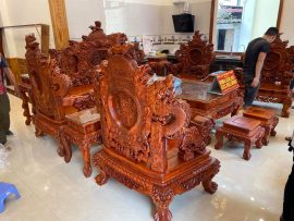 Sản phẩm đục 2 mặt tinh xảo, mặt trước cũng như mặt sau được người thợ chăm chút chi li và hoàn mĩ từng đường nét