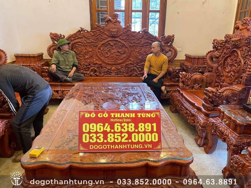 Đục kênh bong sắc và sâu tứ đại linh vật Rồng, Lân, Quy, Phượng - biểu tượng của sự cao sang, quyền quý, mang lại may mắn, tài lộc, sức khỏe cho các gia đình.