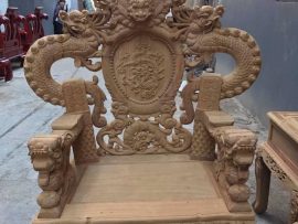 Ghế đơn Bộ Rồng Nghê gỗ cẩm vàng. Mặt ván liền vân đẹp, yếm cong cổ đài sen dày dặn.