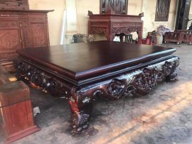 Mặt sập trơn ghép từ 2 tấm gỗ nguyên khối, ván dày dặn 10p, cổ sập chạm hàng châu điệu đà và tinh tế.