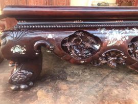 Chân sập thiết kế dáng chân Lân quỳ trông khỏe khoắn và hầm hố, càng nhìn càng hút mắt.