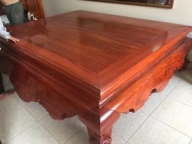 Bộ sập được hoàn thiện với lớp sơn PU cao cấp màu nâu cánh gián dưỡng gỗ.