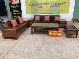 Sự kết hợp hài hòa giữa kiểu dáng sofa gỗ với bọc đệm Cleo tạo sự sang trọng, cuốn hút cho bộ sản phẩm này