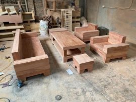 Đơn giản nhưng sang trọng chính là vẻ đẹp của mẫu sofa nguyên khối này. Quý khách có thể kết hợp thêm đệm ghế để tăng vẻ đẹp cho căn phòng và êm ái khi ngồi