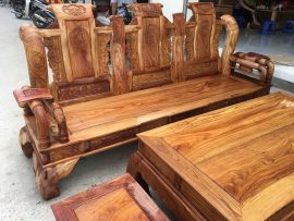 Trên chương đoản có 2 con Nghê - linh vật truyền thuyết giúp gia chủ xua đuổi tà vận, mang lại công danh tài lộc.