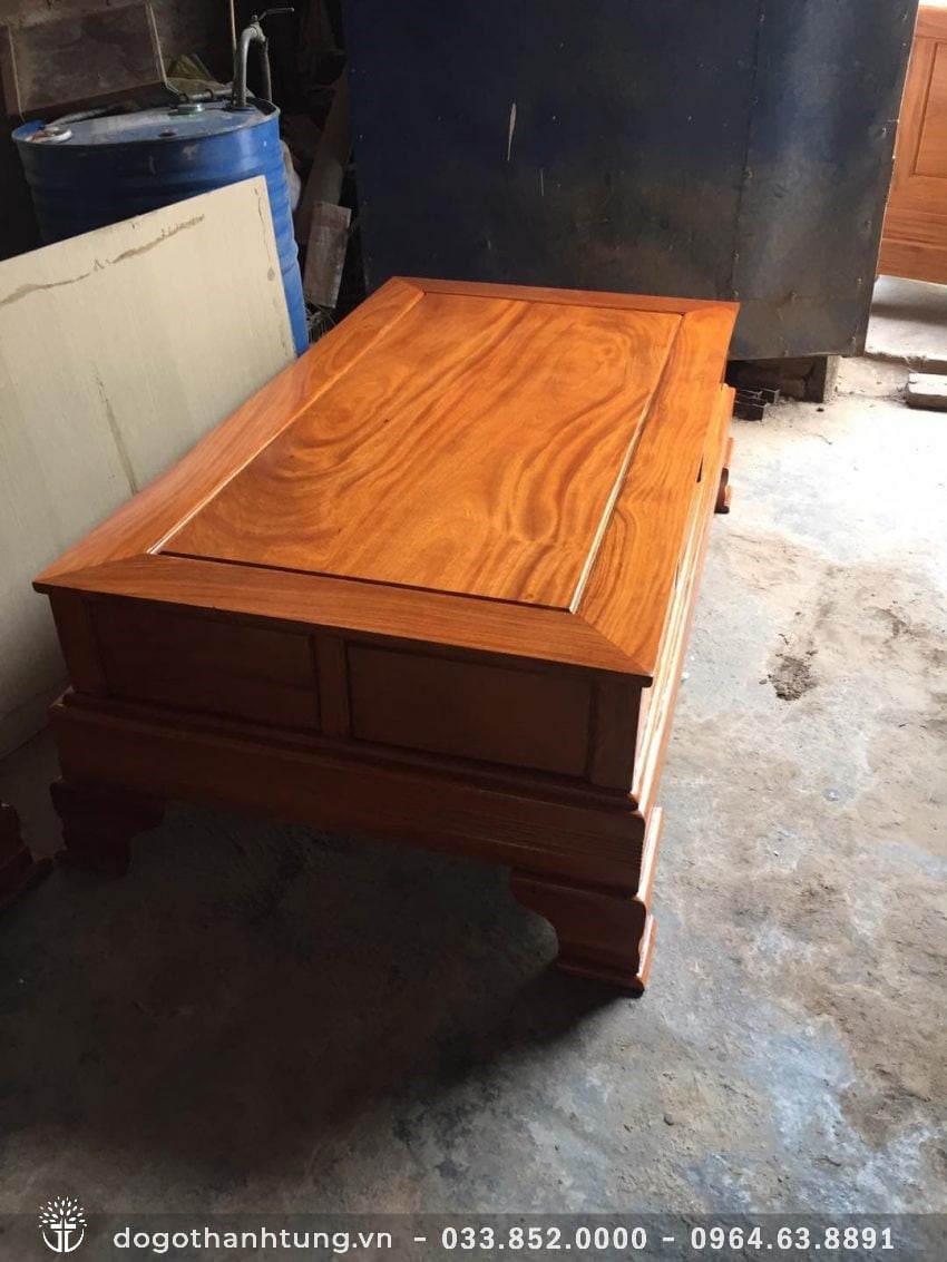 Bộ bàn sofa được sơn PU cao cấp lộ đường vân cuộn xoắn đầy ấn tượng - đặc trưng của gỗ kate