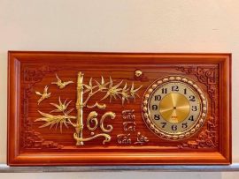Mẫu tranh đồng hồ Lộc trúc dát vàng, kích thước 47×87cm, dày 3 cm.