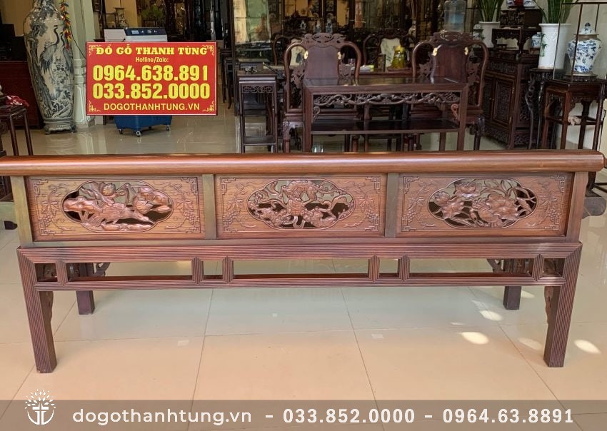 Mặt sau cũng như mặt trước đều toát lên được trọn vẻ đẹp của bộ trường kỷ