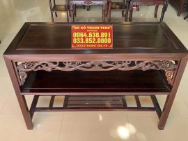 Bàn trường kỷ chia 3 tầng đặc trưng, yếm đục Ngũ Phúc, mặt ván gỗ gụ liền tấm vân đẹp