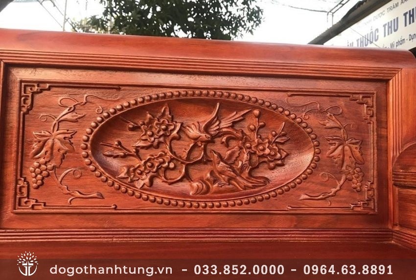 Cảnh hoa mai và chim én đón xuân sang trên chương ghế