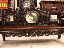 Ghế dài trường kỷ - Chương ghế chia thành 3 gian: Gian chính diện gắn đá cẩm thạch tròn; 2 gian bên thiết kế hình vò rượu độc đáo gắn đá cẩm thạch hình vuông.