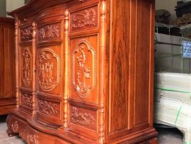Tủ thờ 3 gian được đục tay hoàn toàn, sơn PU hoàn thiện cả 4 mặt