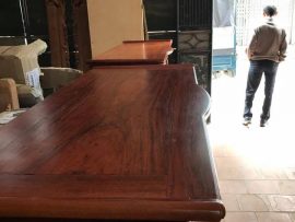 Mặt tủ trơn ván liền với đường vân gỗ đẹp lựa tuyển kỹ