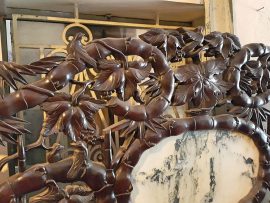 Những chú chim nhảy nhót trên cành trúc được nghệ nhân khắc họa vô cùng tinh tế và sinh động