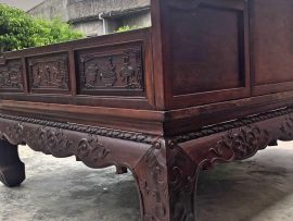 Mặt trái của sập giường - Họa tiết đục khắc cả 2 mặt trong và ngoài