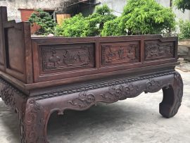 Mặt phải của sập giường - Họa tiết đục khắc cả 2 mặt trong và ngoài