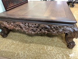 Mặt sập được chà nhám mịn, phun PU bóng mờ giả cổ giữ nguyên vân gỗ.