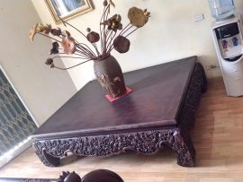 Bộ sập đặt trong góc phòng vừa làm vật trang trí vừa có thể nằm nghỉ ngắn hoặc tiếp khách khi cần