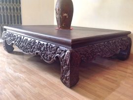 Bộ sập được ghép nối mộng truyền thống, các đường ghép được xử lý khéo léo mịn đẹp. Dáng sập vuông vắn sang trọng