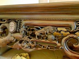 Cận cảnh Lân vờn cầu được khắc cân đối 2 bên Dơi Thọ