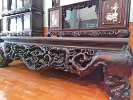 Quây sập chạm tam diện, đục kênh bong sinh động từng họa tiết dơi thọ, hoa mai, chum nho, móc mỏ