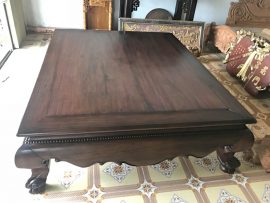 Để phù hợp với khí hậu nước ta, khung sập được đóng hở 2 góc để thớ gỗ co giãn tùy vào thời tiết nóng-lạnh mà không làm xô lệch cấu trúc sập