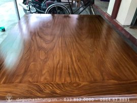 Mặt sập ghép từ 2 tấm gỗ nguyên khối tuyển lựa vân kỹ lưỡng, đồng đều. Tổng thể như một bức họa vô cùng đẹp mắt