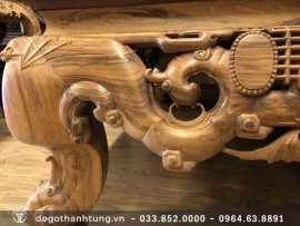 Cận cảnh đường mộng gỗ được xử lý rất khéo léo, vừa khít và chắc chắn