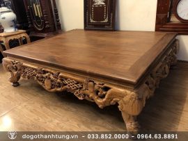 Mặt sập được ghép từ 2 tấm gỗ gụ ta nguyên khối, chà nhám kỹ càng với đường vân đồng đều nổi bật.