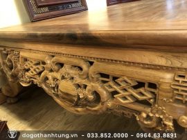 Quây sập chạm tam diện với họa tiết tương đồng, dù ở góc nào bạn cũng có thể chiêm ngưỡng vẻ đẹp của bộ sập này